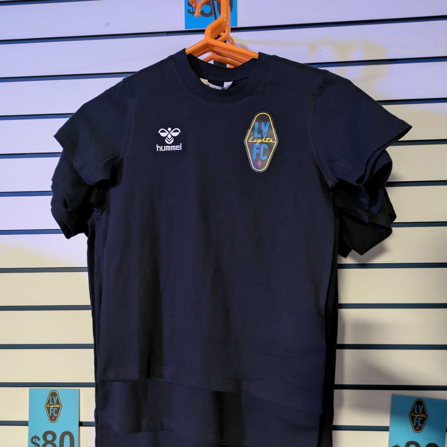 Camiseta Hummel con logotipo negro - Juvenil